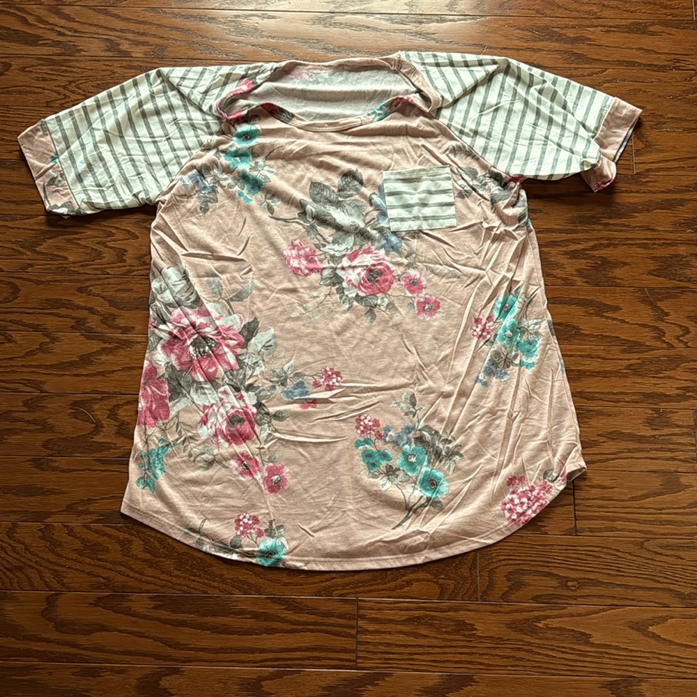 ⭐️Flower and stripe shirt